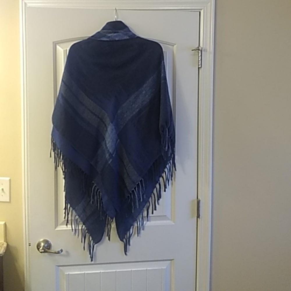Poncho - Picture 2 of 2